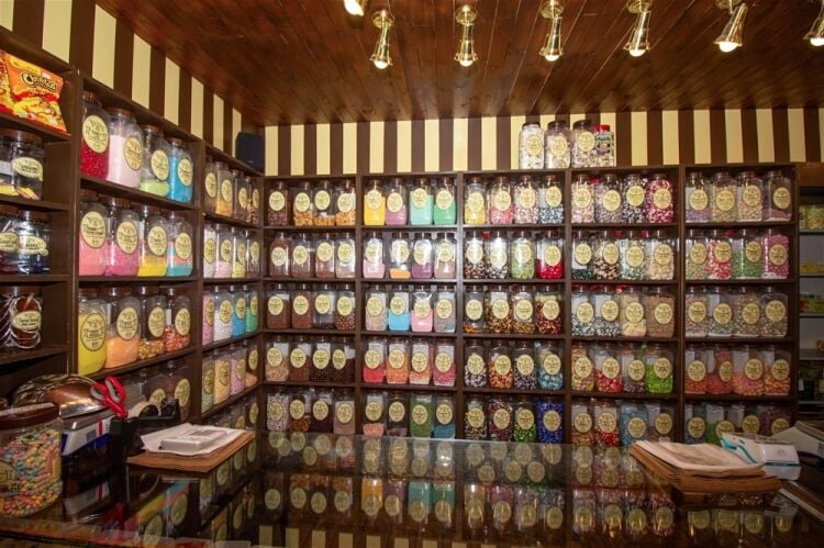 Youngs Auld Sweetie Shop, Inverness Photo 4