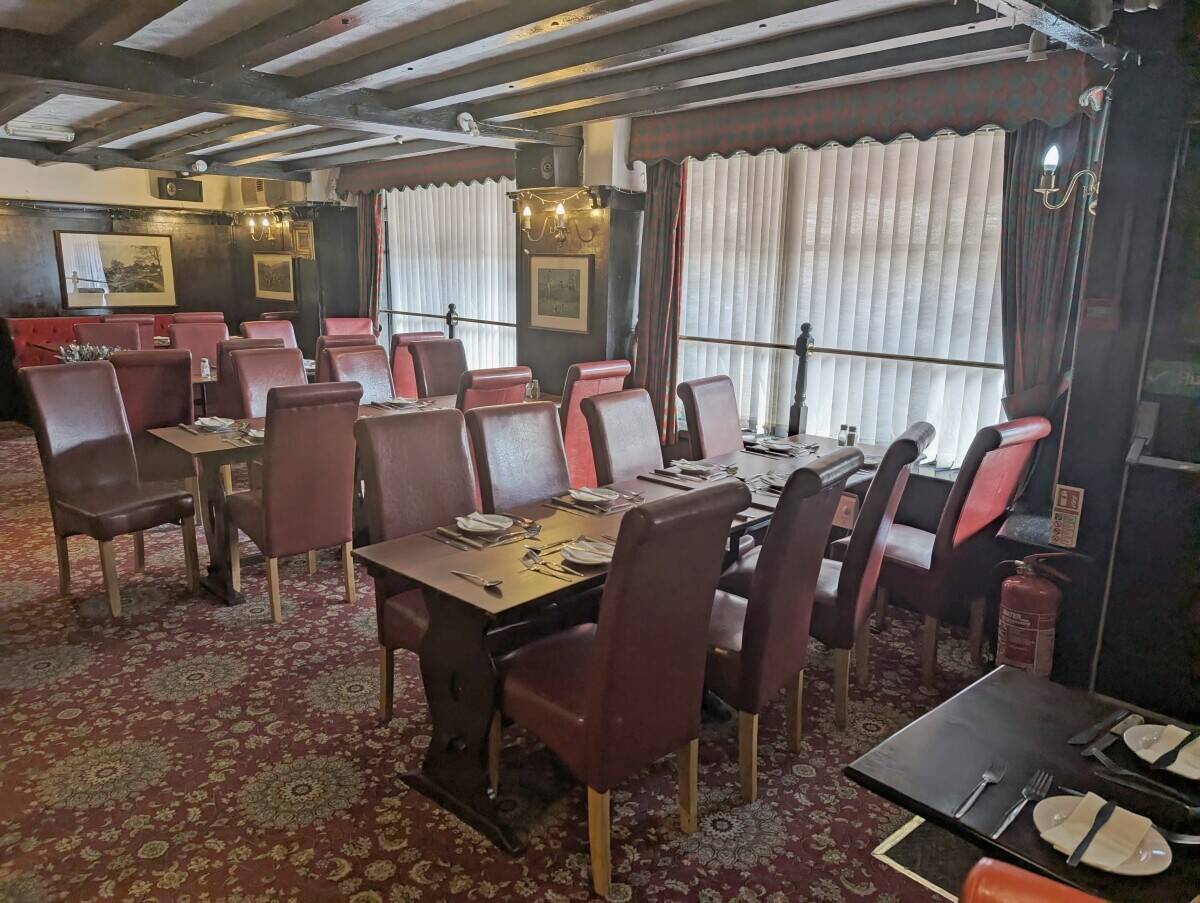 WARWICKSHIRE – WELL-ESTABLISHED CARVERY RESTAURANT IN HISTORIC AND SOUGHT-AFTER VILLAGE
