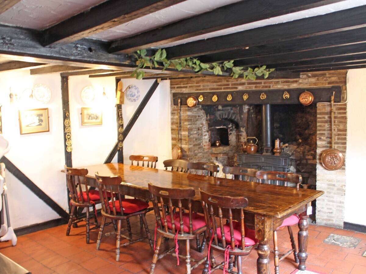 CAMBRIDGESHIRE - 16TH CENTURY COACHING INN WITH ADJOINING COTTAGE