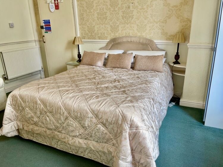 Freehold 7 Bedroom Guest House Located In Torquay, Devon