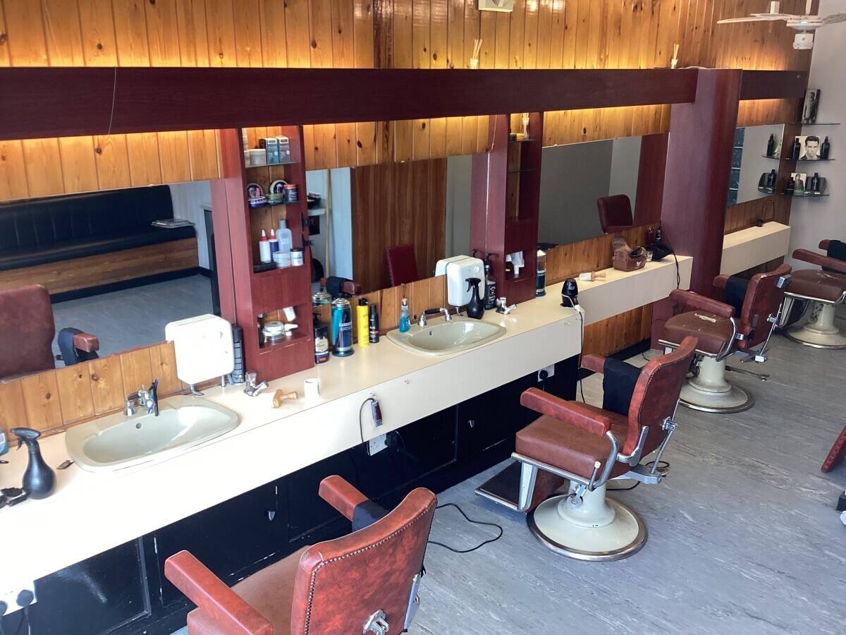REDUCED!  Barbershop Mapperley NG3 established since 1960s