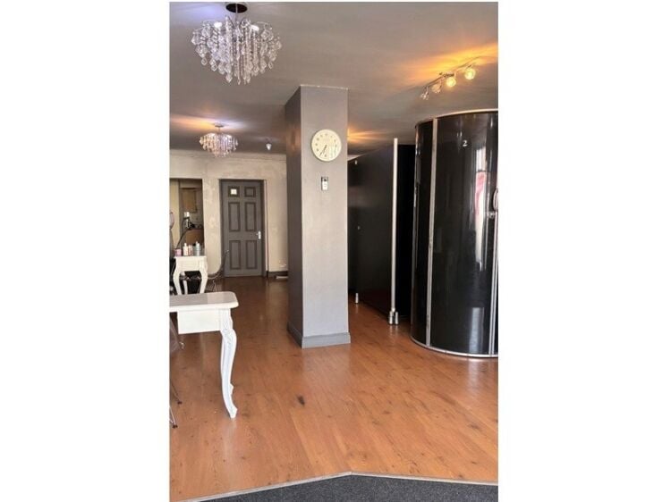Glow With Confidence – Established Tanning & Beauty Salon Photo 4