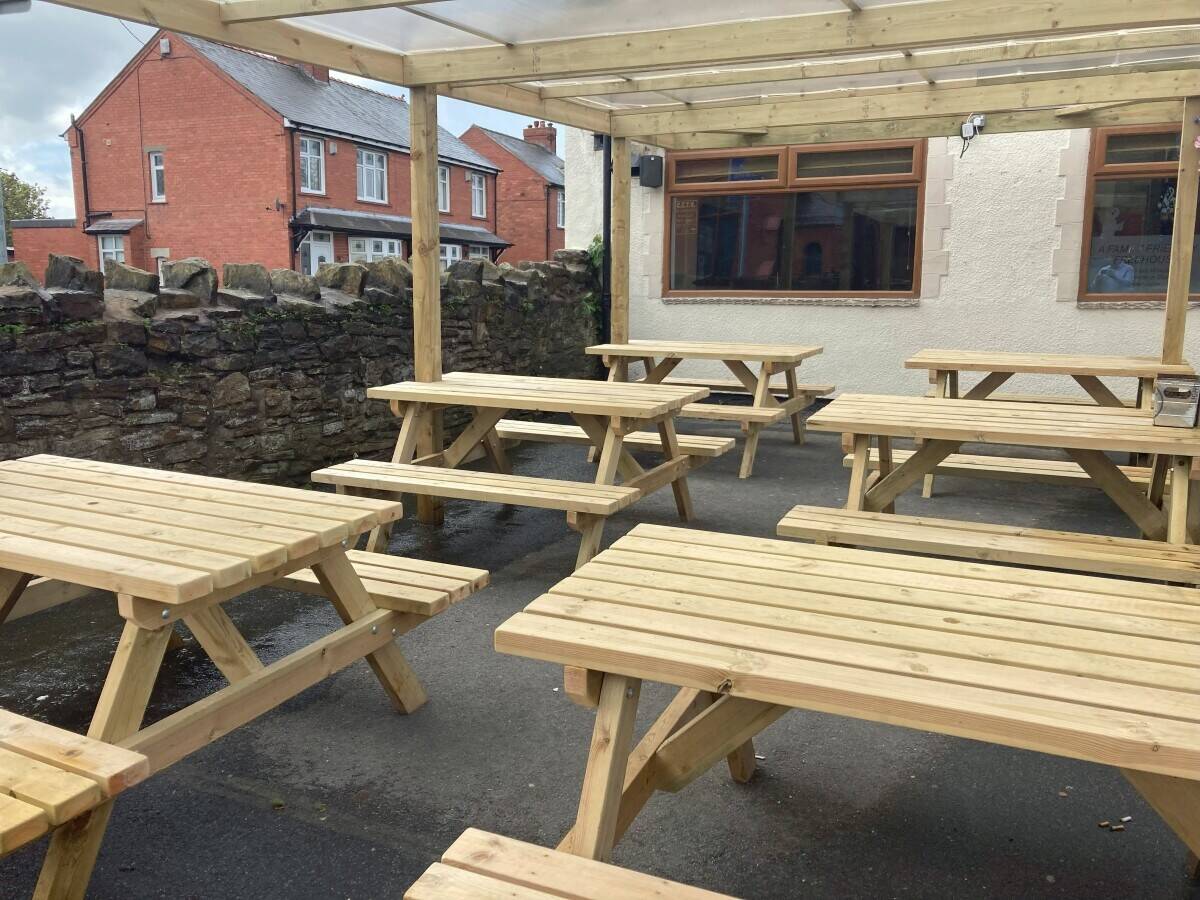 WREXHAM - WET LED COMMUNITY PUBLIC HOUSE WITH RECENTLY REFURBISHED LETTING ACCOMMODATION Photo 4