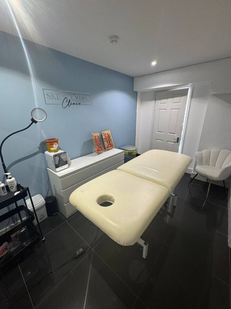 Stylish Fully Equipped Nail & Beauty Salon in Esher with Treatment Room Rental Income Photo 5