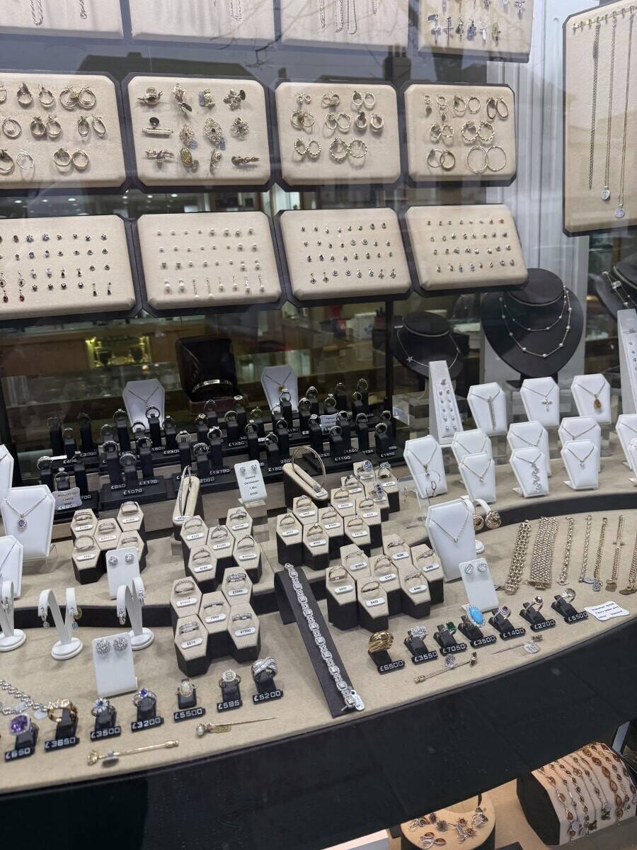 Jewelry Shop for sale in Epping Essex. Photo 4