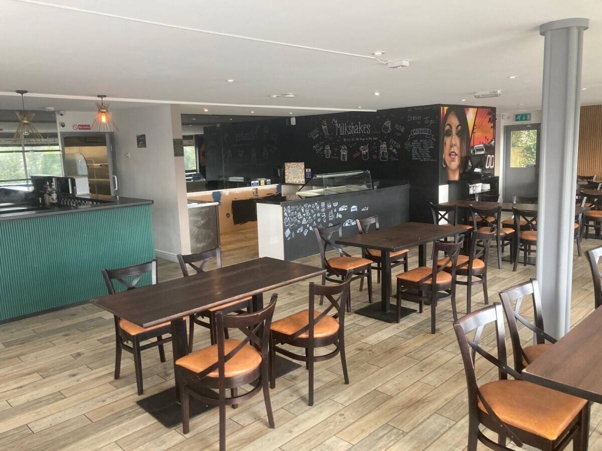 Restaurant to Lease in Prime A21 Location with Extensive Parking Photo 5