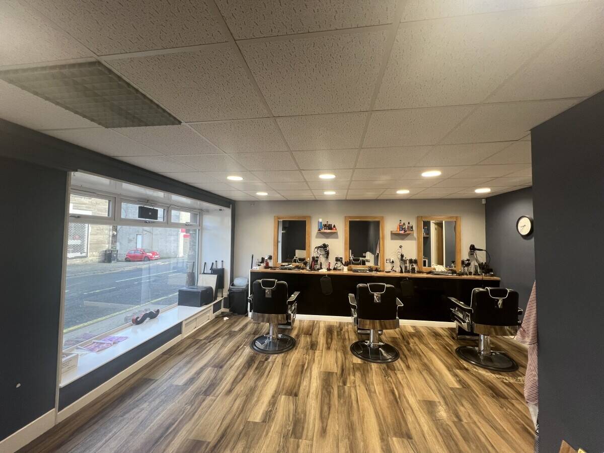 Traditional barbershop located in the ever-expanding village of East Calder (ref 1813) Photo 4