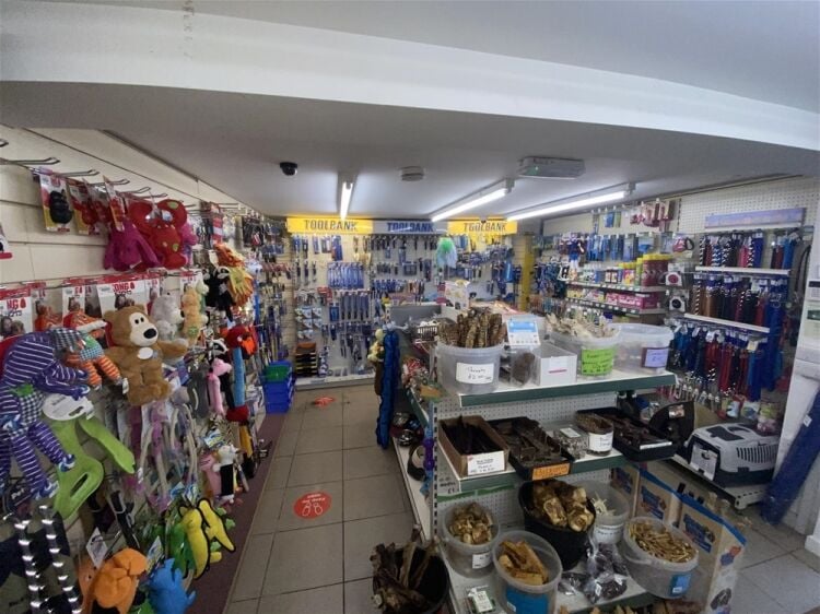 Retail For Sale in Raunds Photo 4
