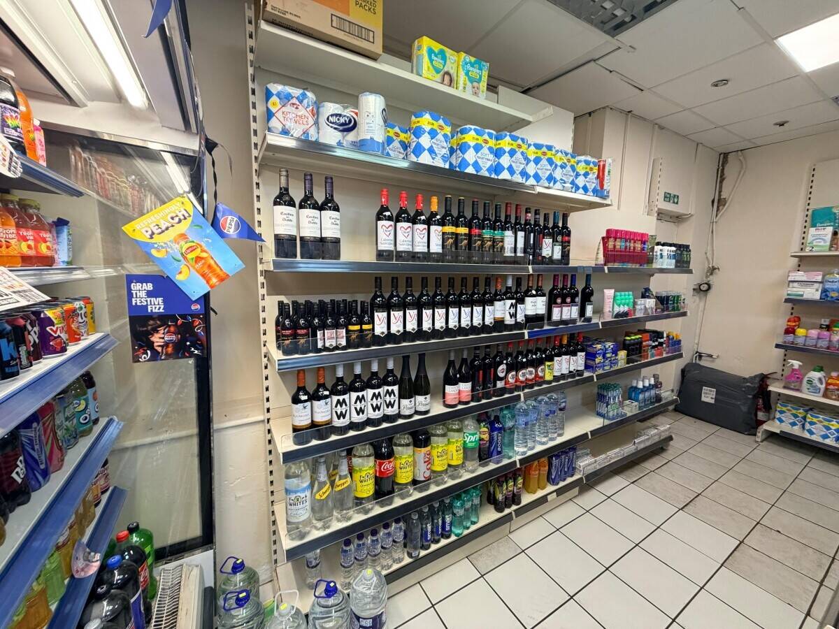 Off-licence for sale in Edgware Photo 4