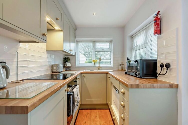 Turnkey Cotswolds Holiday Let Share Sale Photo 4