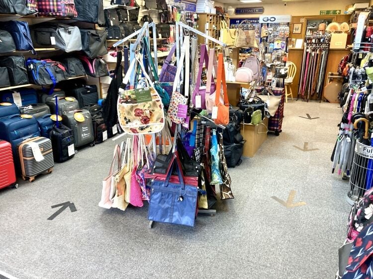 SHOE REPAIRS, KEY CUTTING, BAGS, LUGGAGE & TRAVEL ACCESSORIES Photo 4