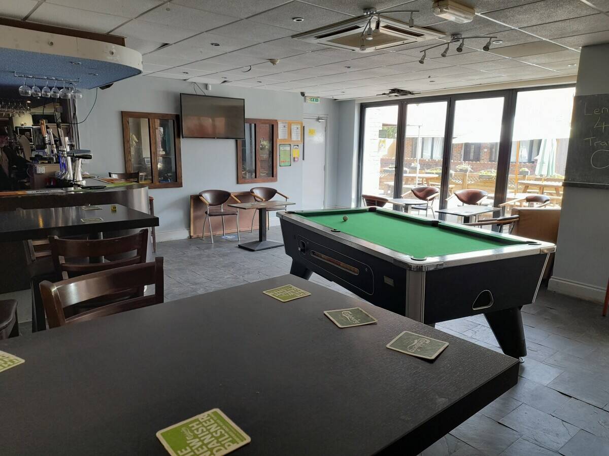 BLAENAU GWENT - SUBSTANTIAL AND WELL APPOINTED COMMUNITY PUB & FUNCTION VENUE WITH LARGE TRADING ARE Photo 4