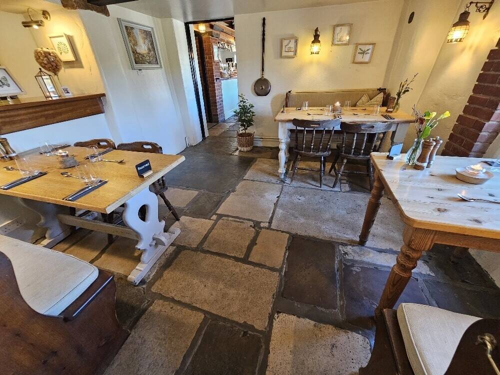 Iconic and Award Winning Free Of Tie Dorset Country Pub With A High Turnover & Exceptional Profits