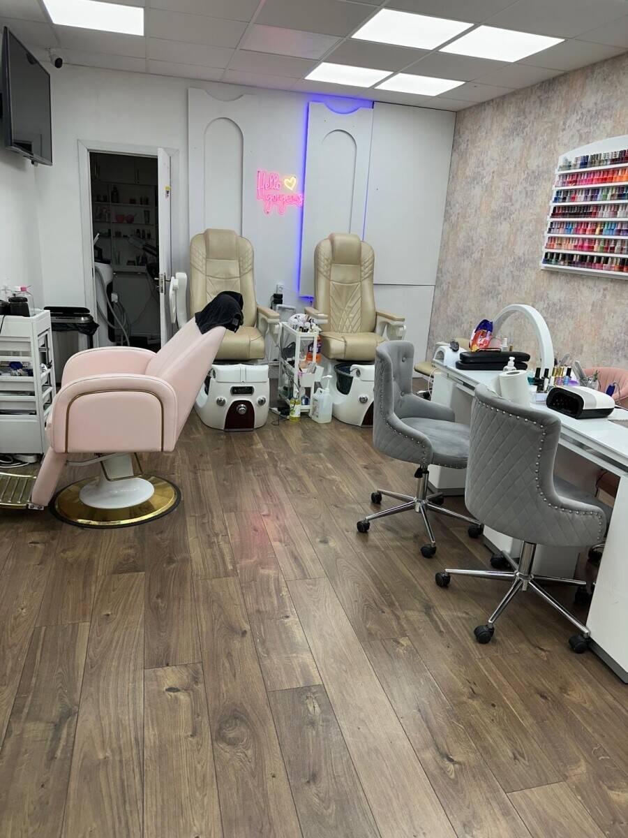 Beauty salon & nail salon for sale
