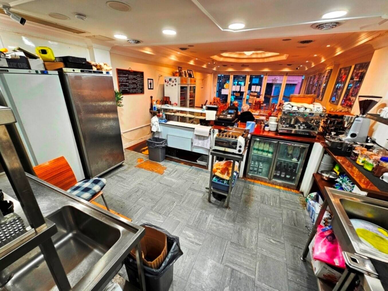 CAFÉ FOR SALE IN HIGHBURY, LONDON Photo 4