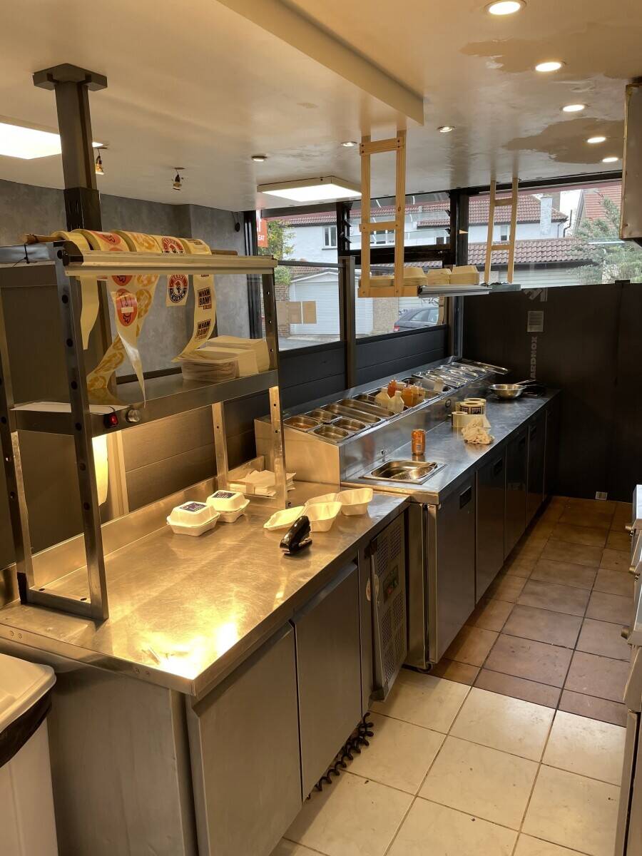 Closed pizza takeaway  Photo 4