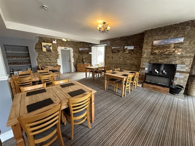 Versatile property offering a ready-made B&B / restaurant trade For Sale in Crediton Photo 4