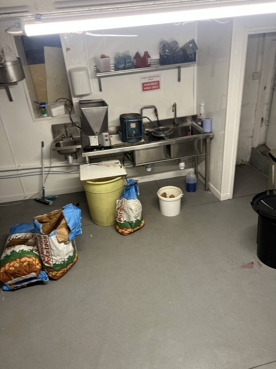 Noodle bar/chinese takeaway