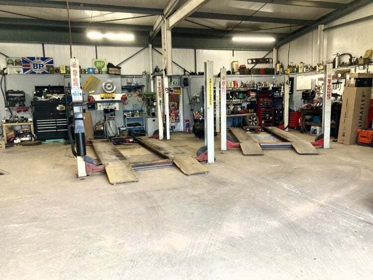 M.O.T, CAR SERVICING, AND REPAIR CENTRE