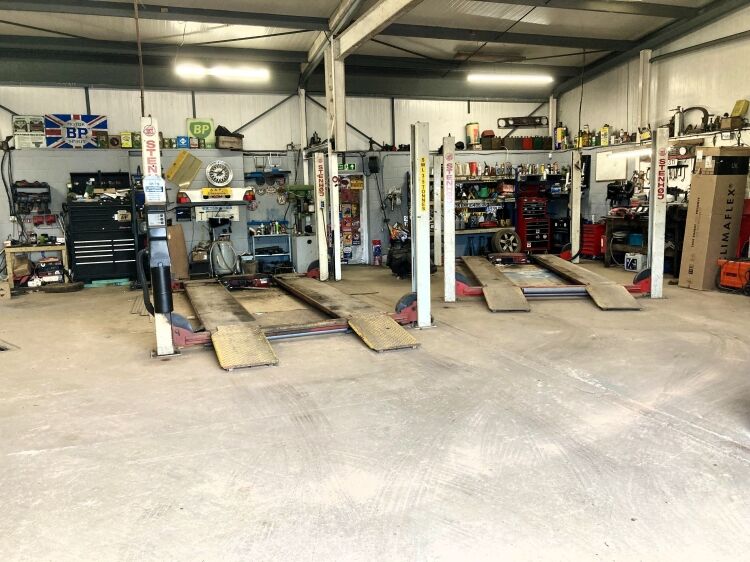 M.O.T, CAR SERVICING, AND REPAIR CENTRE Photo 4