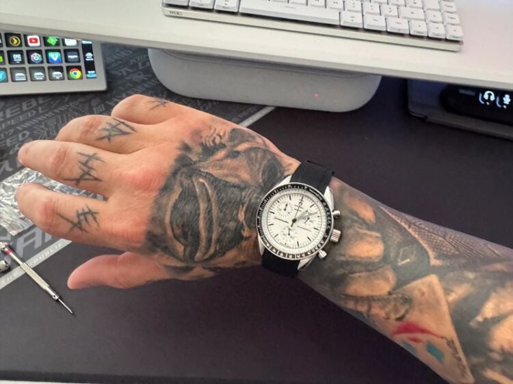 Time to Customise – Trend-Driven Watch Mod E-Commerce Brand Photo 4