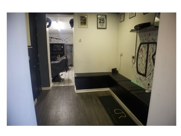 Cut Above the Rest – Award-Winning Modern Barbers Lounge Photo 4