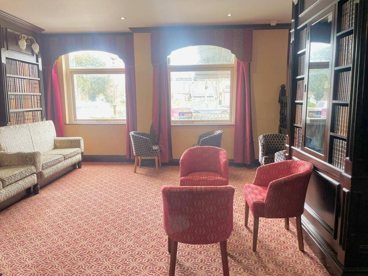 SOUTH YORKSHIRE - WELL PRESENTED BAR AND RESTURANT TO LEASE Photo 4