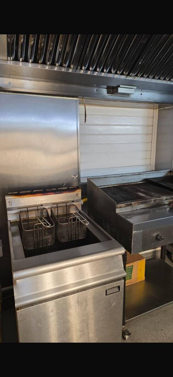 Fully Equipped Burger Takeaway Stockport, Manchester Photo 4