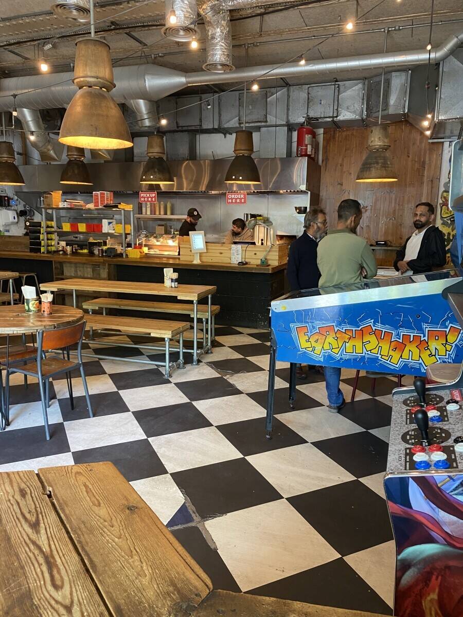 Restaurant/Takeaway/Bar/WHITECHAPEL Photo 4