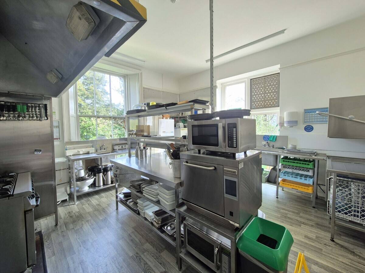 YHA HOLLY HOW (CONISTON) - TEN BEDROOM COUNTRY HOUSE HOSTEL & DETACHED HOUSE LOCATED IN STUNNING LAK
