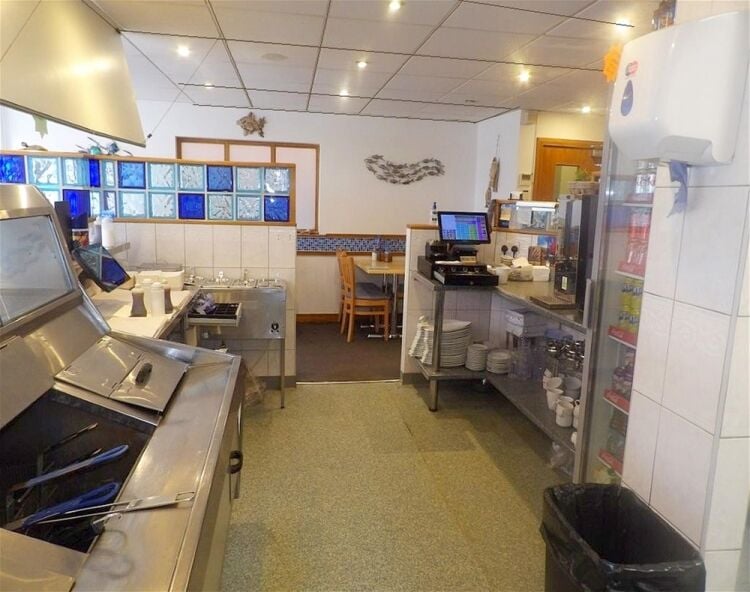 Fish & chip takeaway and 50-cover restaurant, central Nantwich Photo 4