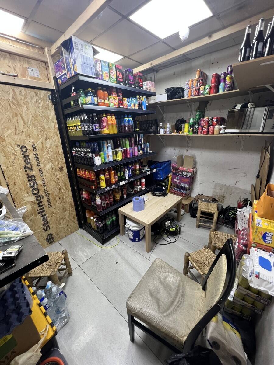 Off licences/ convenience stores for sale in Enfield wash, london Photo 4