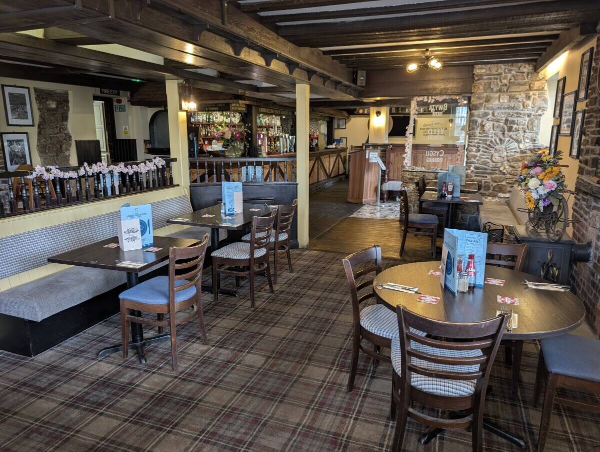 SWANSEA VALLEY - RENOWNED 11 EN-SUITE BEDROOM VILLAGE INN ON EDGE OF BRECON BEACONS NATIONAL PARK Photo 4
