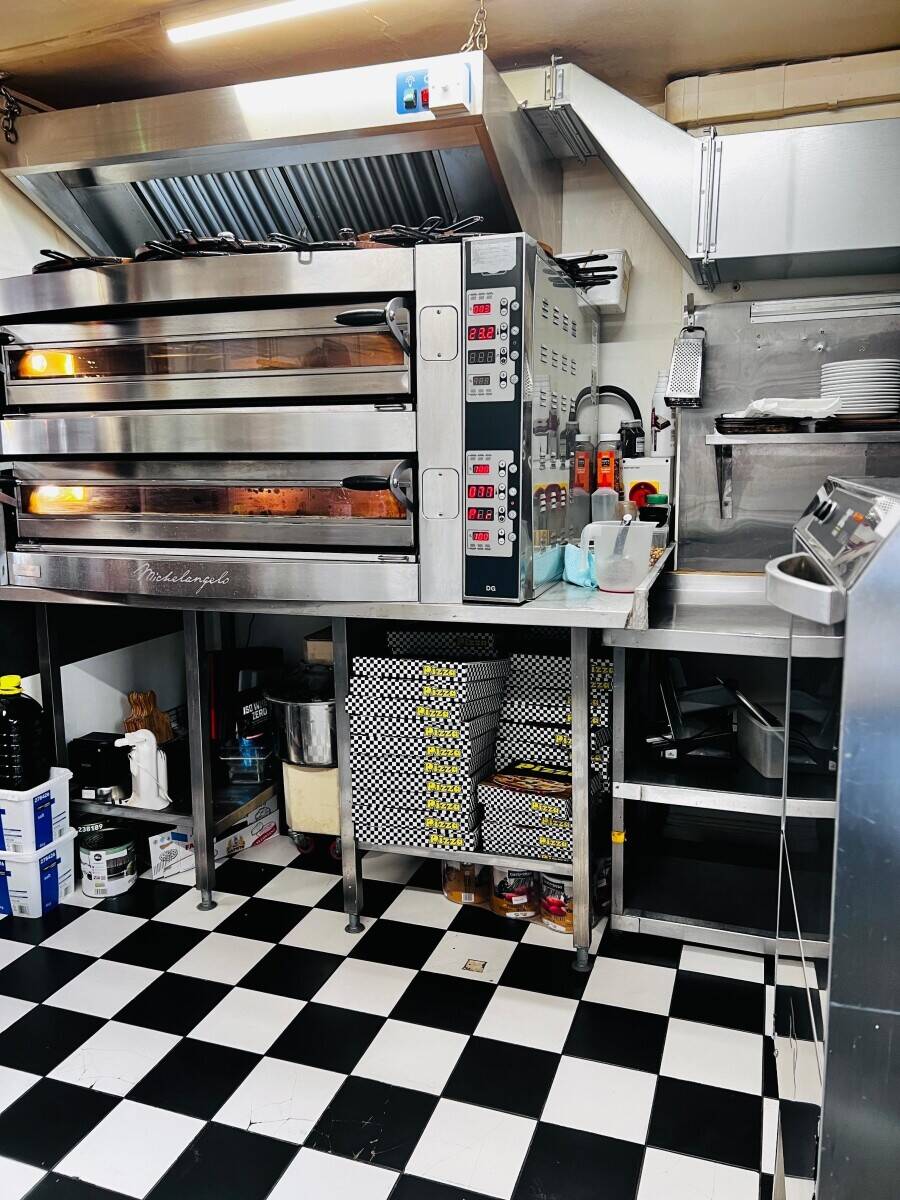 Pizzeria for sale in Hove Photo 4