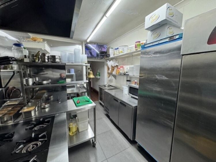 Leasehold Indian Restaurant Located In Kings Heath Photo 4