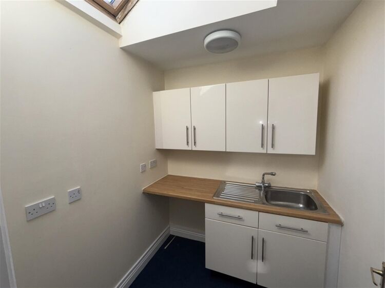 Vacant Unit For Sale in Leeds Photo 4