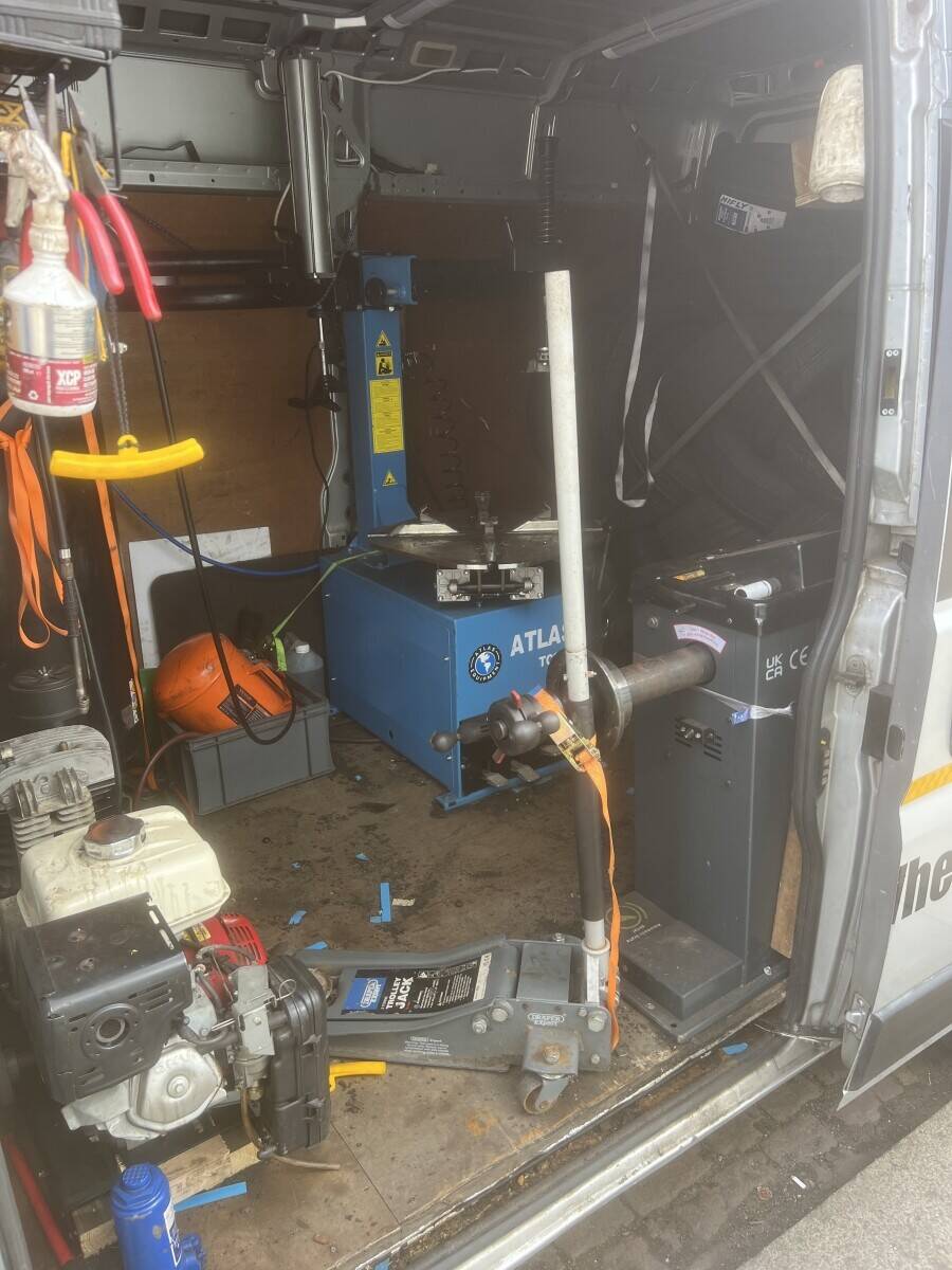 Mobile tyre fitting service