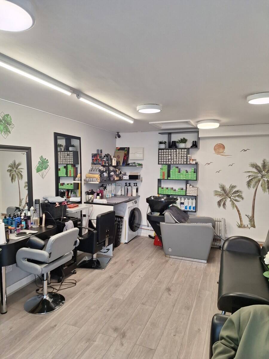 Hairdressing and beauty salon in Luton 
