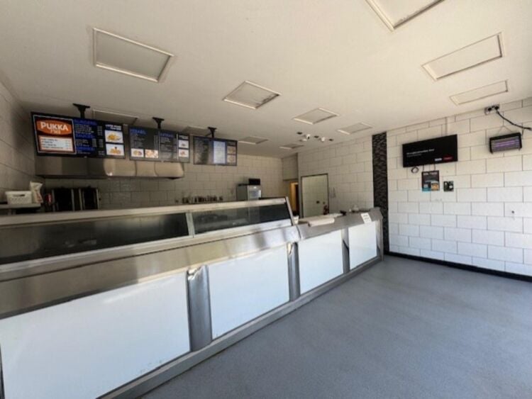 Leasehold Fish & Chip Takeaway Located In Atherstone Photo 4