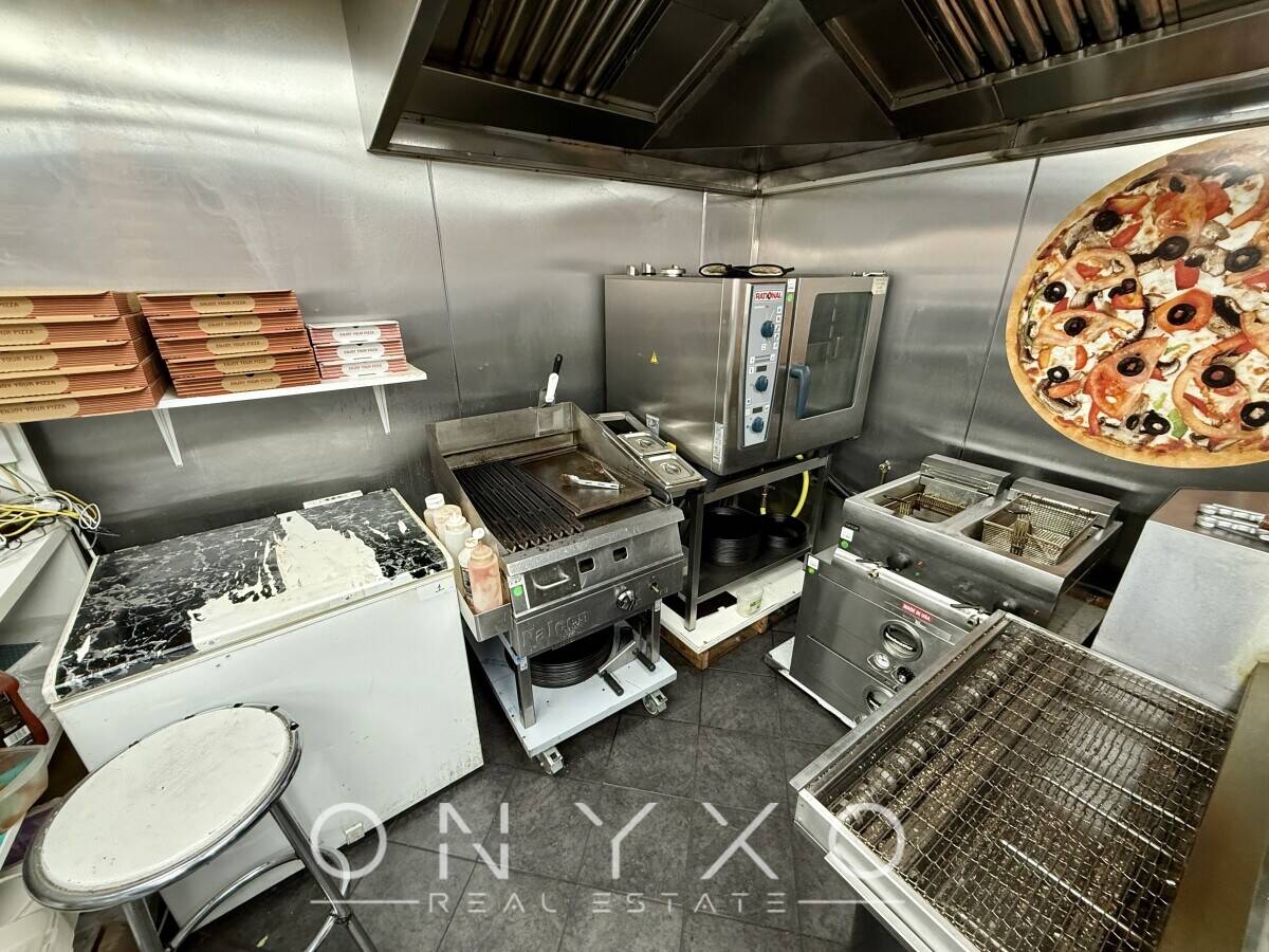 Pizza & Chicken Shop Takeaway with Accommodation for SALE in Surrey Photo 4