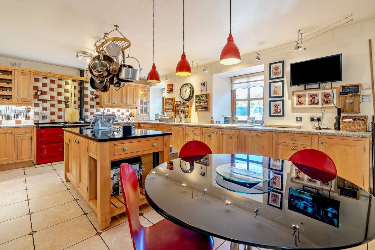 An exceptional house comprising 4 cottages (previously used as holiday rental), paddock and land. Photo 4