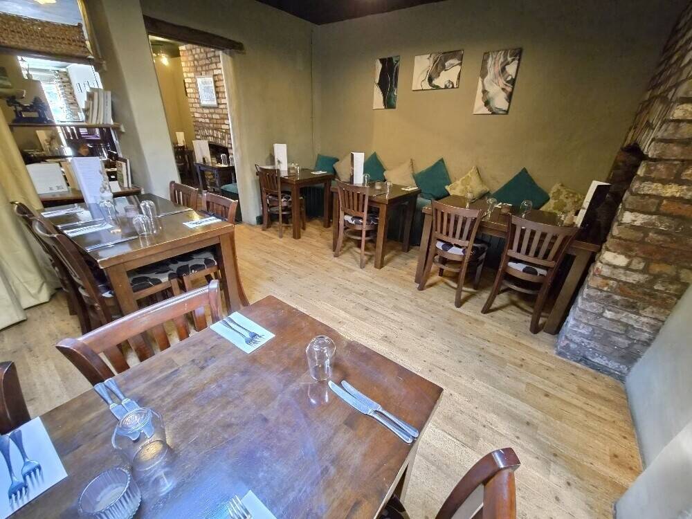 Popular Licensed Bistro & Restaurant with 2 Bedroom Self Contained Apartment in Taunton Town Centre Photo 4