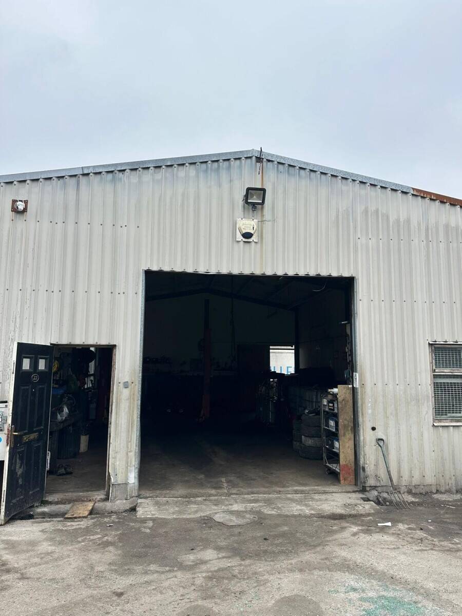 FULLY LICENSED CAR BREAKER  YARD WITH EBAY SHOP IN NORTHWEST AND EVERYTHING NEEDED