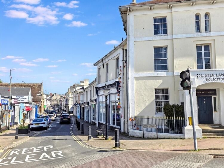 Auction Lot: Mixed-use Investment Property - Paignton Devon For Sale in Paignton Photo 4