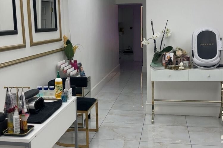 Popular Beauty Salon - Enfield