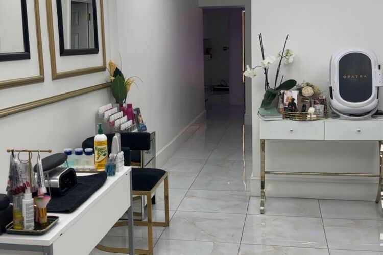 Popular Beauty Salon - Enfield Photo 4
