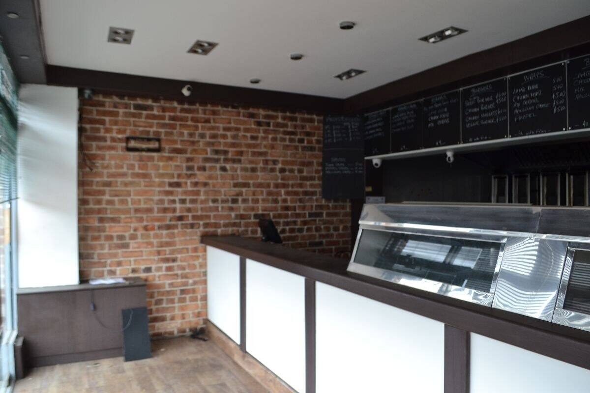 Closed Fish & Chip with Spacious 3-Bed Accommodation & Parking Photo 4