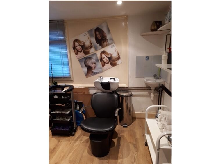 Established Hair & Beauty Salon – Palmers Green – Long Established – Loyal Client Base Photo 4
