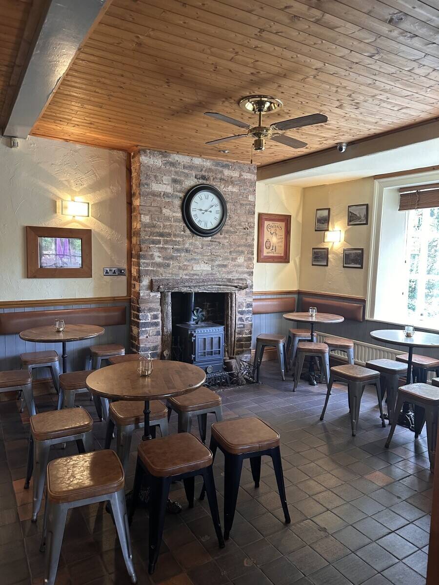 SHROPSHIRE - WORLD HERITAGE SITE - WELL-APPOINTED PUBLIC HOUSE WITH ESTABLISHED PROFITABLE BUSINESS Photo 4