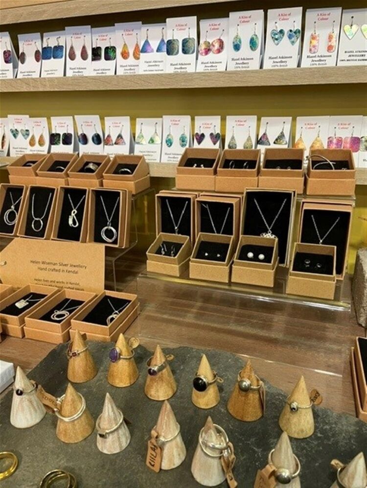 INDEPENDENT GIFT SHOP